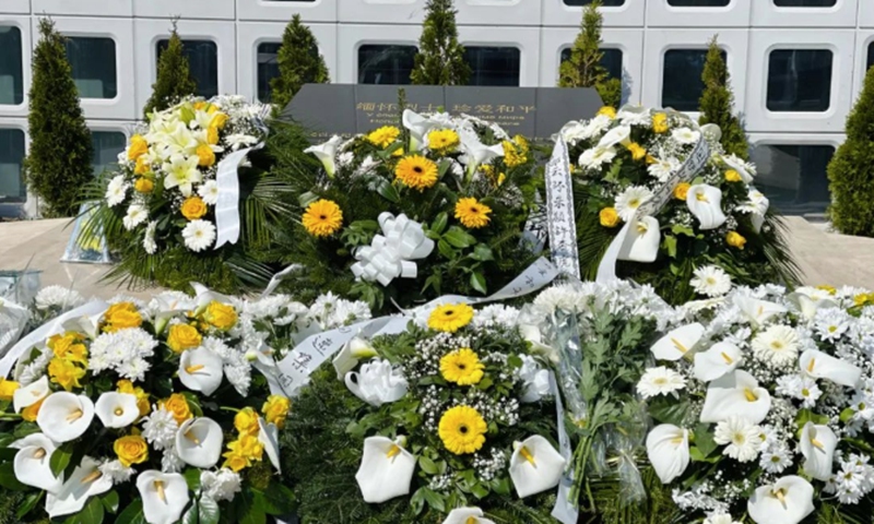 On April 4, 2022, one day before the Tombing Sweeping Day, diplomats and working staff from Chinese Embassy in Serbia visit the old site of the Chinese Embassy to the former Yugoslavia and laid wreaths to commemorate martyrs. Photo: Chinese Embassy in Serbia