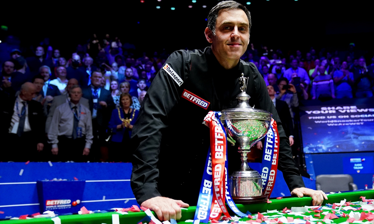 Ronnie O'Sullivan celebrates victory in Sheffield, England on May 2, 2022. Photo: VCG