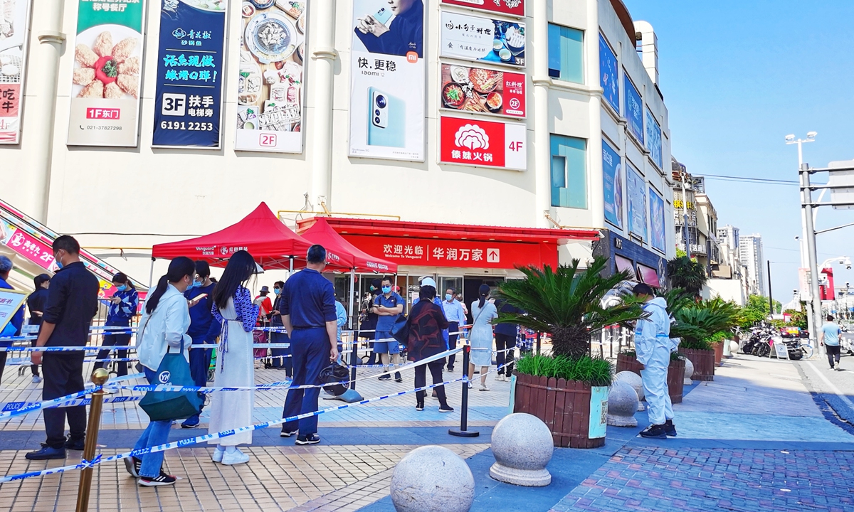 Shanghai residents line up to shop at a supermarket amid the resumption of businesses. Photo: VCG