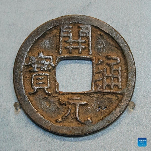 A coin of Tang Dynasty (618-907) of China is displayed at the exhibition of In 80 Coins around the World at Museum of Art History in Vienna, Austria, May 5, 2022.Photo:Xinhua