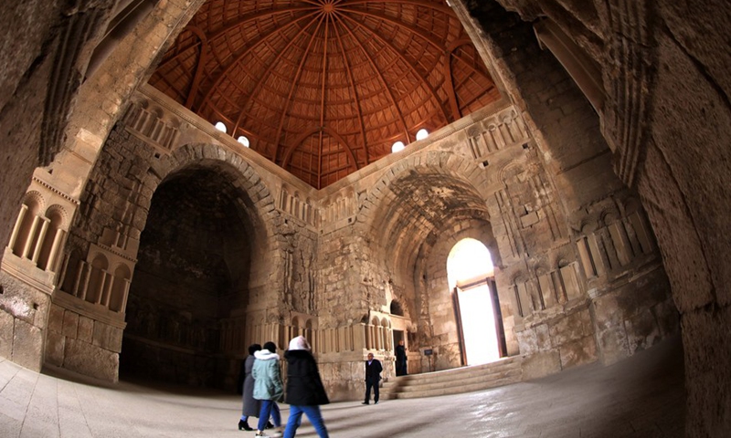 People visit the Citadel archaeological site in Amman, Jordan, on Dec. 28, 2021.Photo:Xinhua
