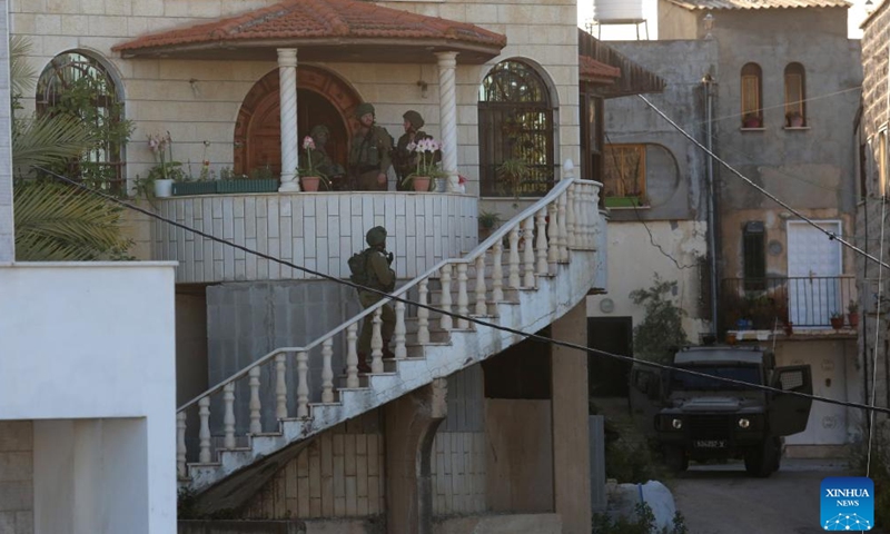 Israeli security forces launch a raid on the houses of the two Palestinian suspects in the village of Romana near the West Bank city of Jenin, on May 8, 2022.Photo:Xinhua