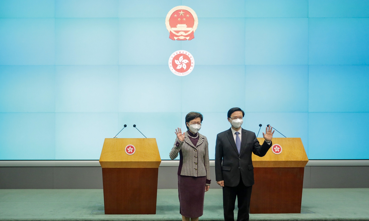 Hong Kong's Chief Executive Carrie Lam(left) and Chief Executive-elect John Lee pose at a news conference, in Hong Kong, China, May 9, 2022. Photo:cnsphoto