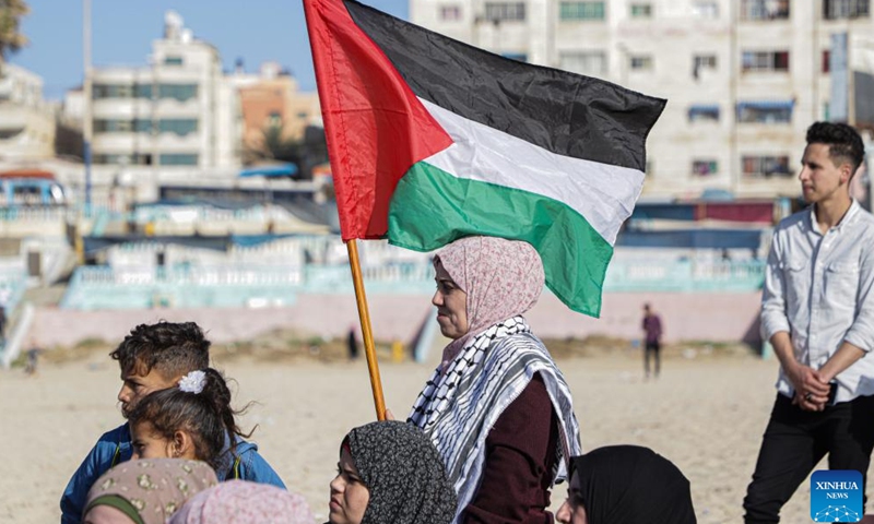 Palestinian people attend a rally ahead of the 74th anniversary of the Nakba Day at a beach in Gaza City, on May 8, 2022.Photo:Xinhua