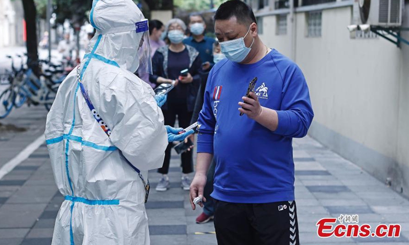 Staff members register information for residents at a temporary testing site in east China's Shanghai, May 11, 2022. (Photo: China News Service/Yin Liqin)
