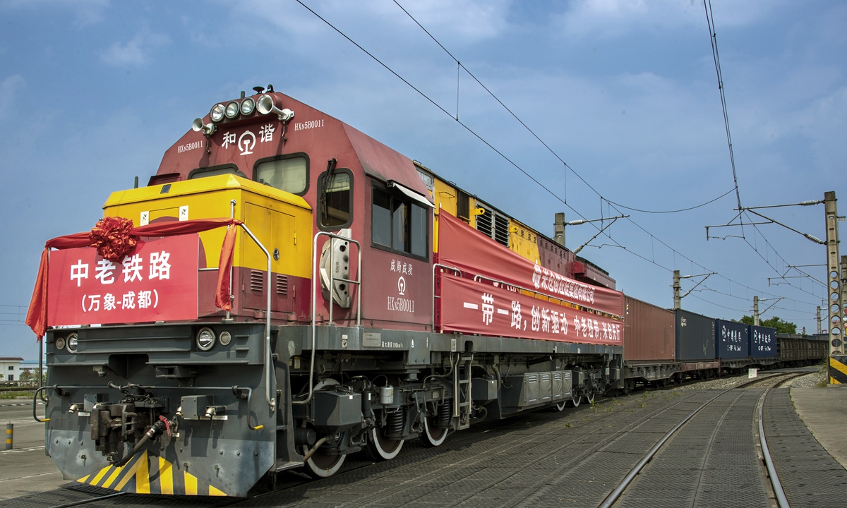 A China-Laos freight express train, the first train operating under a new model of “fast access,” arrives in Chengdu, capital of Southwest China’s Sichuan Province on May 10, 2022. A ceremony was held the same day to welcome the train’s arrival. The train was loaded with 25 containers filled with 500 tons of tapioca. Photo: cnsphoto