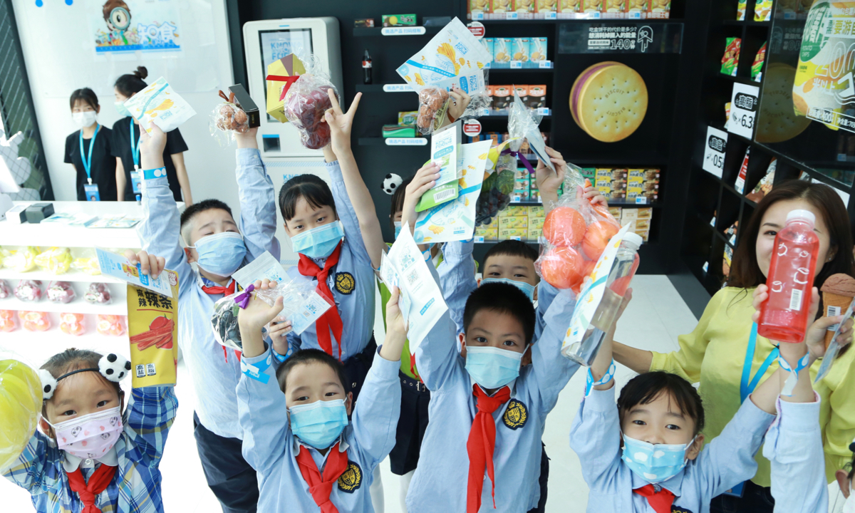 Children take a group photo at the end of their visit to UNICEF’s ‘Know Your Food’ Convenience Store at the Chengdu Children and Youth Activity Centre, Sichuan Province, on 17 May 2022. UNICEF unveiled the ‘Know Your Food’ Convenience Store with a twist to highlight the content of sugar, fat and salt in popular pre-packaged foods, which contributes to an unhealthy food environment for children. The store is the centerpiece of UNICEF’s ‘Know Your Food’ campaign, launched to empower children and young people to make informed, healthy choices about their diet through improved nutrition literacy. @UNICEF/China/2022/Ma Ding
