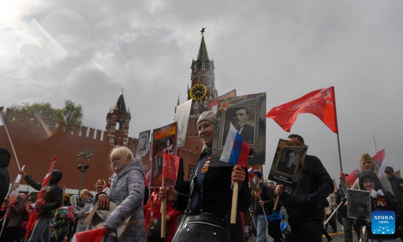People holding portraits of their relatives who fought in World War II take part in an Immortal Regiment march in Moscow, Russia, on May 9, 2022. The march is one of the events marking Russia's 77th anniversary of the victory over Nazi Germany in World War II.(Photo: Xinhua)