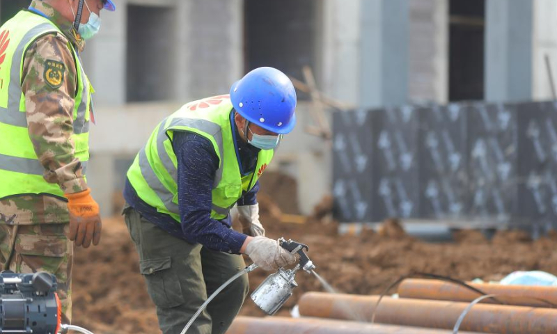 People work on the construction site of an artificial intelligence center in Shenyang, northeast China's Liaoning Province, April 29, 2022. Despite the challenges from COVID-19 pandemic, Liaoning has been strengthening infrastructure construction and speeding up the construction of major projects this year. (Xinhua/Yang Qing)