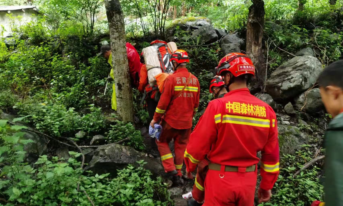 Rescuers in search of the 13 people who lost contact after ascending Cangshan Mountain in Dali, Southwest China's Yunnan Province without permission. Photo: Courtesy of the Yunnan Forest Fire Brigade
