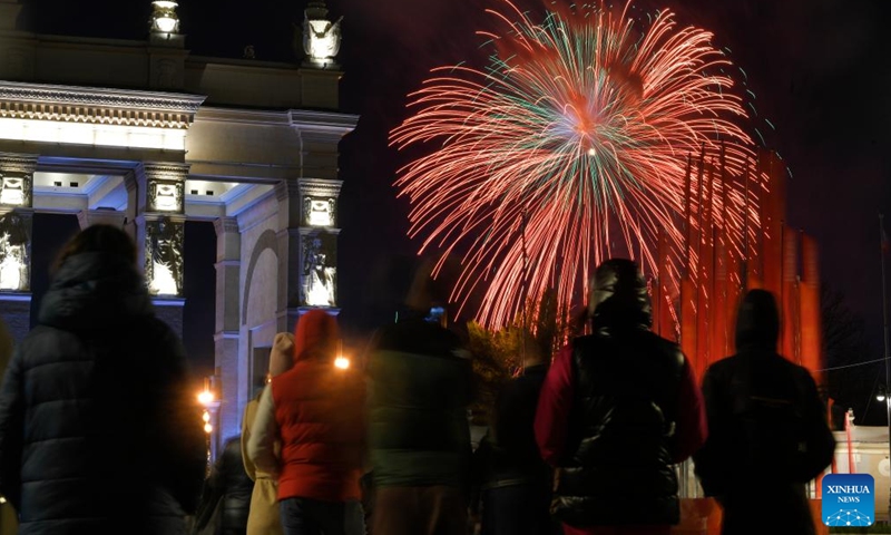 People watch fireworks at VDNH (The Exhibition of Achievements of National Economy) as part of celebrations of the Victory Day in Moscow, Russia, on May 9, 2022.(Photo: Xinhua)