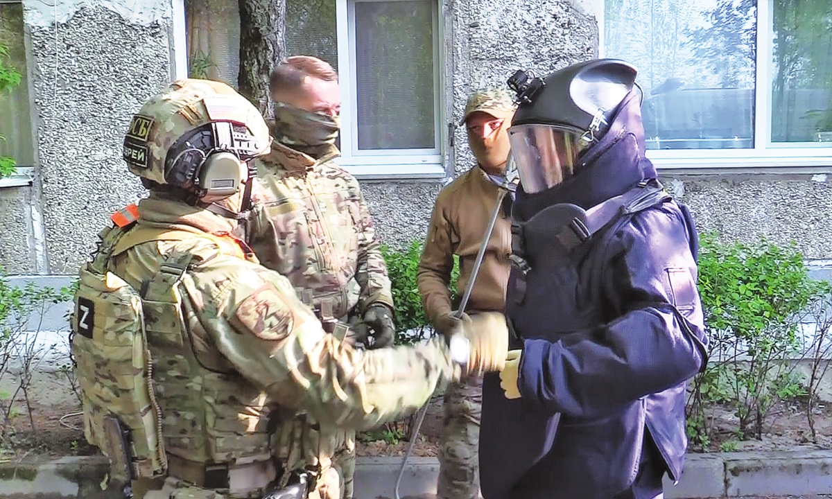 In this handout video grab released by the Russian Federal Security Service (FSB), law enforcement officers are seen during detention of a supporter of Ukraine's nationalist Right Sector organization, which is banned in Russia, who the FSB said was planning a terrorist attack in one of Russia's military units, in the Kaliningrad region, Russia.Photo: VCG