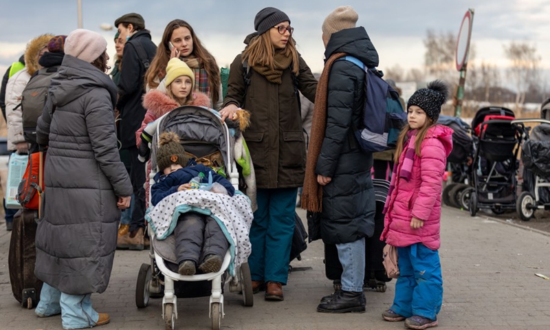 People from Ukraine arrive at Medyka, Poland, Feb. 26, 2022.(Photo: Xinhua)