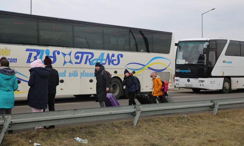 Ukrainian people head to Poland in Krakovets, Ukraine, Feb. 27, 2022.(Photo: Xinhua)