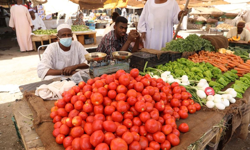 Vendors display vegetables and fruits in Khartoum, Sudan on May 10, 2022.(Photo: Xinhua)