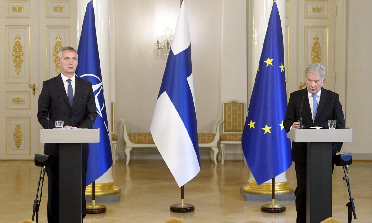 On October 25, 2021 NATO Secretary General Jens Stoltenberg (left) and Finland's President Sauli Niinisto address a joint press conference after their meeting during the visit of The North Atlantic Council in Helsinki. Photo: VCG