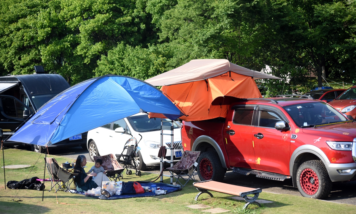 Chinese tourists enjoy camping trips during the May Day holidays. Photo: VCG 