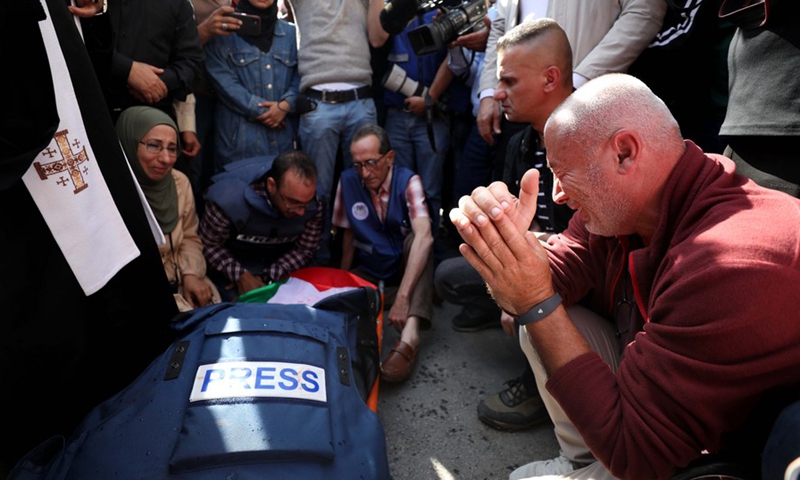 People mourn the death of killed journalist Shireen Abu Akleh during her funeral in the West Bank city of Jenin, on May 11, 2022.(Photo: Xinhua)