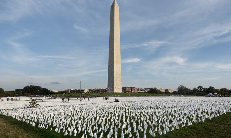 White flags honoring the lives lost to COVID-19 are seen on the National Mall in Washington, D.C., the United States, on Oct. 2, 2021.(Photo: Xinhua)