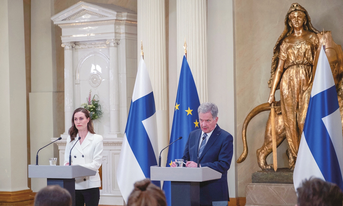 Finland's Prime Minister Sanna Marin (left) and Finland's President Sauli Niinisto attend a joint news conference on Finland's security policy decisions at the Presidential Palace in Helsinki, Finland, May 15, 2022. Photo: AFP