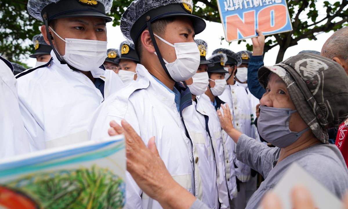 Police try to stop protesters who oppose US military bases at Okinawa outside a ceremony marking the 50th anniversary of the return of the prefecture to Japan on May 15, 2022. Photo: Xinhua