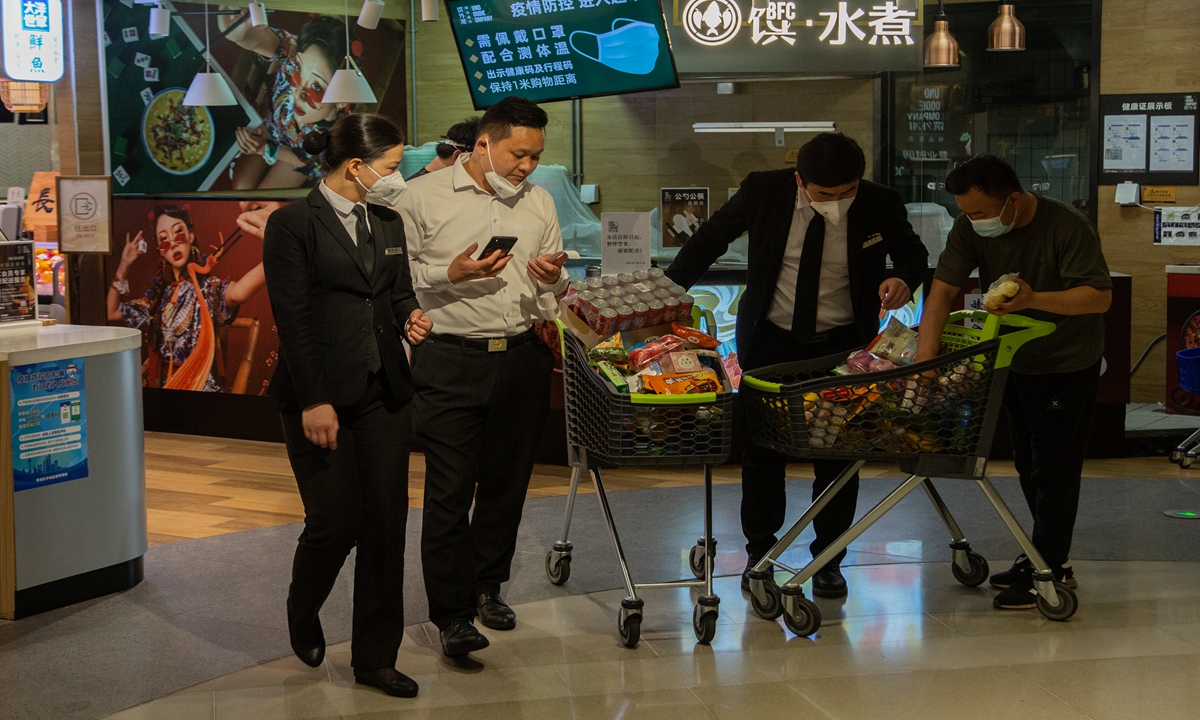 Customers shop in a BFC supermarket in Shanghai on May 25, 2022. Malls and department stores in Shanghai will resume full on-site business from June 1. Other services such as catering, hairdressing and dry-cleaning will resume in an orderly manner. The total customer flow should not exceed 50 percent of the maximum capacity before May 31. Photo: Shi Liu/GT