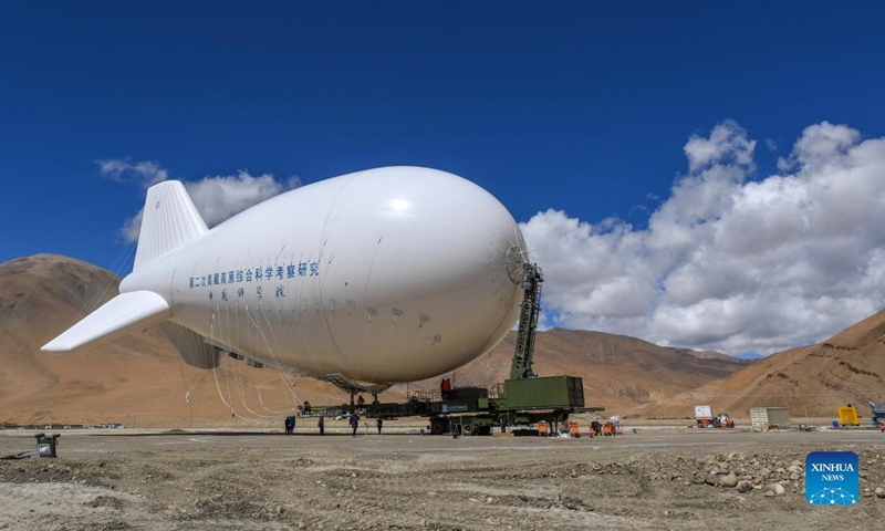 Photo taken on May 12, 2022 shows floating airship Jimu No.1 type III in Zhaxizom Township of Tingri County, southwest China's Tibet Autonomous Region.Photo:Xinhua