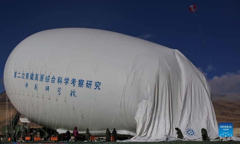Floating airship Jimu No.1 type III is being inflated in Zhaxizom Township of Tingri County, southwest China's Tibet Autonomous Region, May 12, 2022.Photo:Xinhua