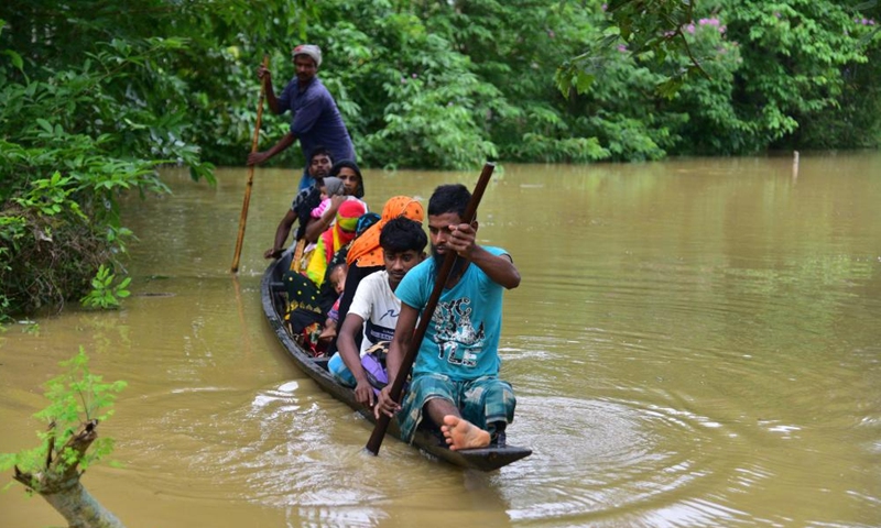 Villagers row a boat to a safer place in Bakula Guri village, Nagaon district of India's northeastern state of Assam, May 15, 2022.Photo:Xinhua