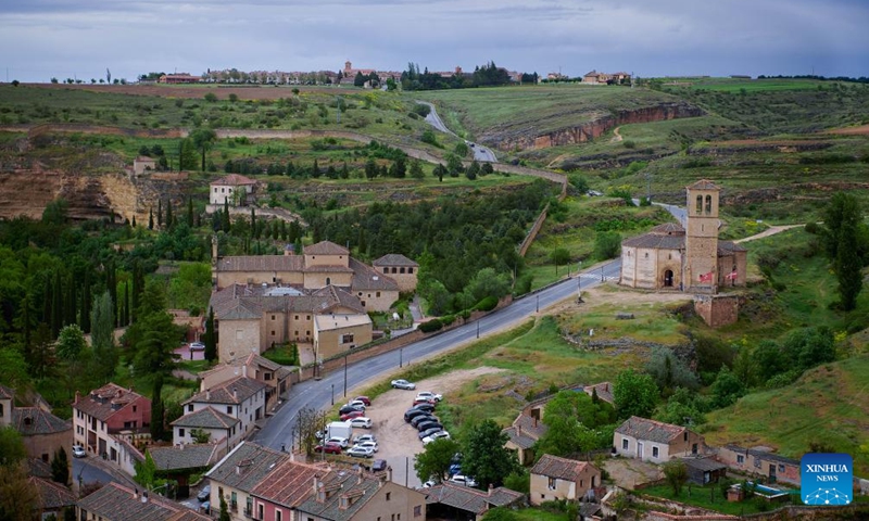 Photo taken on May 14, 2022 shows the scenery of Segovia, Spain. Segovia is famous for its Roman aqueduct, as well as ancient churches and castles. The old town of Segovia and its aqueduct were listed as the World Heritage by the UNESCO in 1985. (Photo by Pablo Morano/Xinhua)