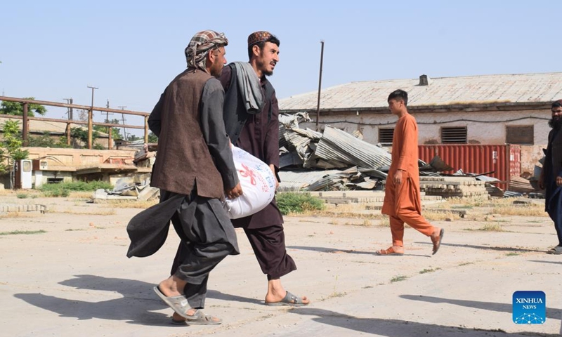 People receive food assistance in Jawzjan, Afghanistan, May 16, 2022. More than 7,000 families have received food assistance in two Afghan provinces in recent days, authorities said on Monday.(Photo: Xinhua)