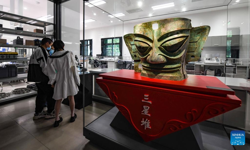People visit the Sanxingdui Museum in Guanghan, southwest China's Sichuan Province, May 16, 2022. In recent years, important archaeological discoveries from Sanxingdui Ruins site have driven the boom of the designing and sales of cultural and creative products in the Sanxingdui Museum.Products based on excavated cultural relics are popular among visiting tourists.(Photo: Xinhua)