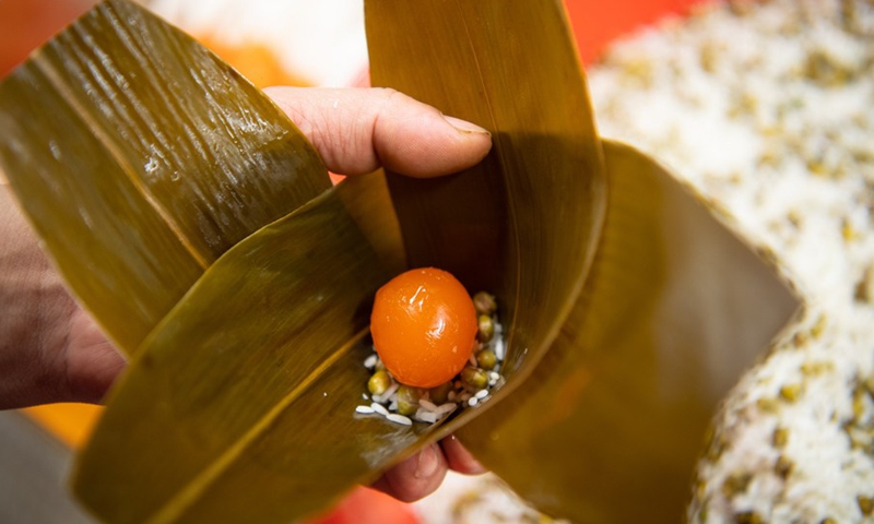 Photo taken on May 12, Macao, south China, shows what is inside of zongzi.(Photo: Xinhua)