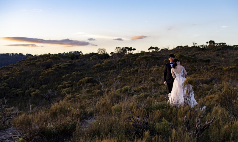 People pose for photos in Blue Mountains National Park in New South Wales, Australia on May 14, 2022.(Photo: Xinhua)