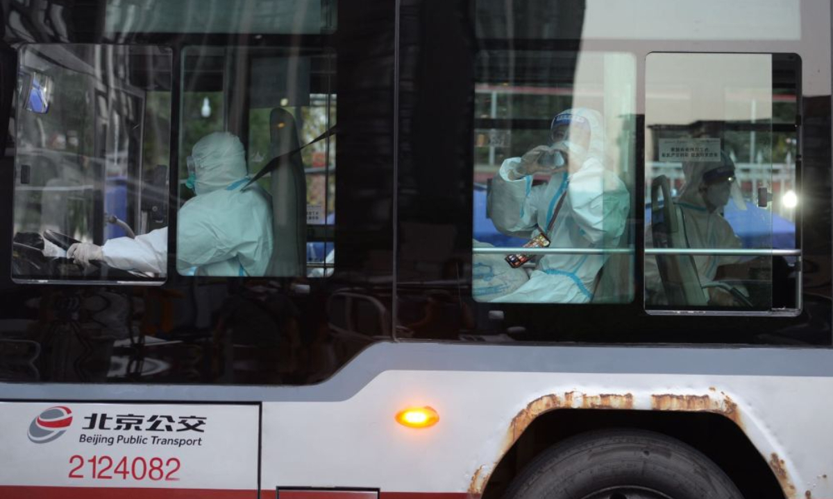 Nearly 5,000 residents of a community in Beijing's Chaoyang district are transferred to 57 hotels for a seven-day quarantine as 26 confirmed COVID19 cases have been discovered in eight building blocks of the community recently. Photo: Beijing Daily