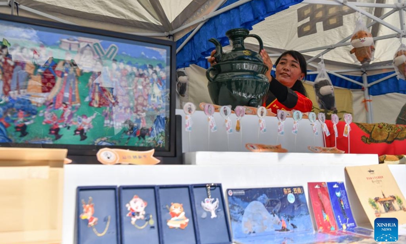 A staff member shows a ceramic-coated humidifier during a fair for cultural and creative products in Tibet Museum in Lhasa, southwest China's Tibet Autonomous Region, May 18, 2022. May 18 marks the International Museum Day. A fair for cultural and creative products was held on Wednesday in Tibet Museum, displaying the protection and the tapping of cultural relics in Tibet.(Photo: Xinhua)