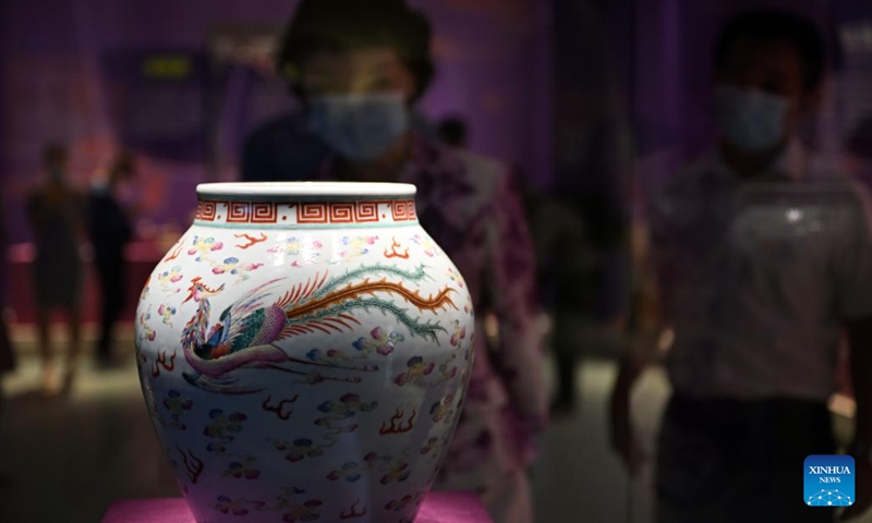 A porcelain of the Qing Dynasty (1644-1911) with patterns of dragon and phoenix is exhibited at Hainan Museum in Haikou, south China's Hainan Province, May 18, 2022. May 18 marks the International Museum Day. An exhibition highlighting animal-shaped cultural relics opened Wednesday to the public at Hainan Museum in Haikou. As many as 150 selected animal-themed culture relics are on display during the exhibition.(Photo: Xinhua)