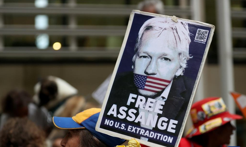 Supporters of Julian Assange are seen in front of the British Home Office in London, Britain, May 17, 2022.(Photo: Xinhua)