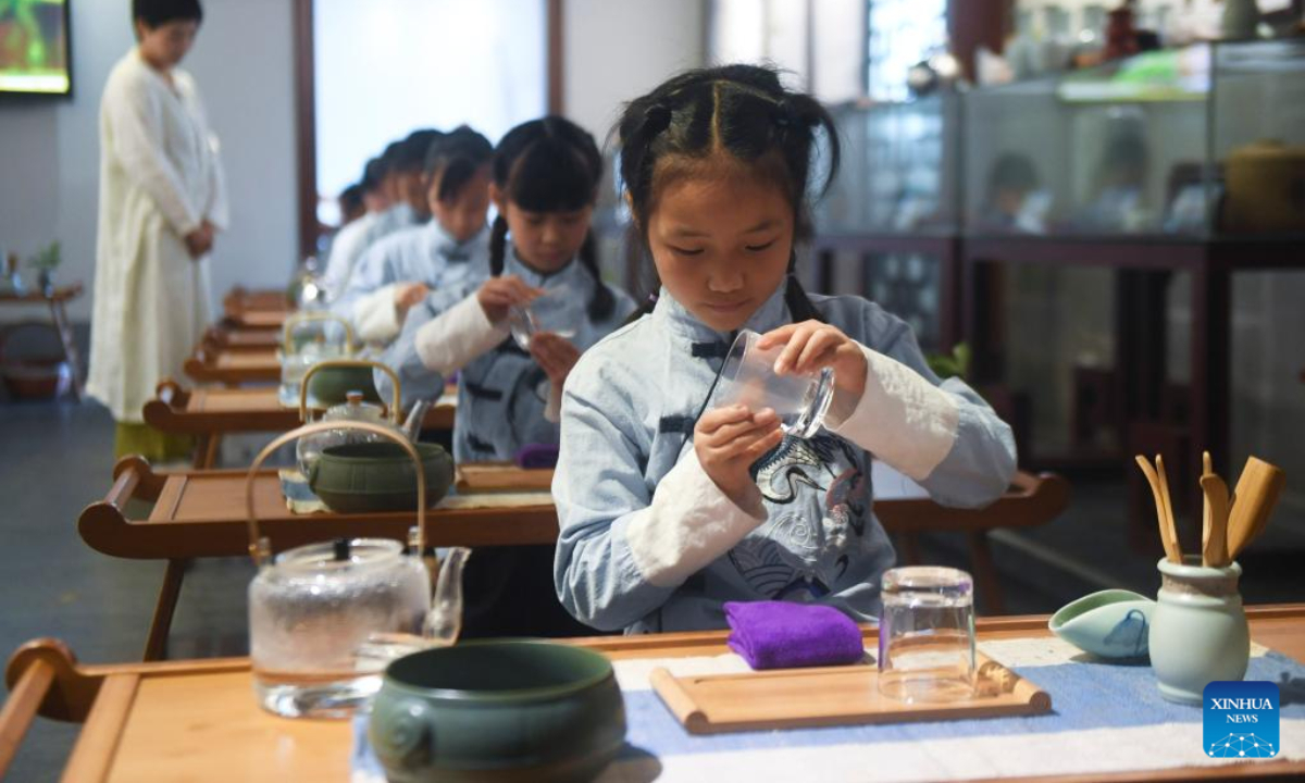 Primary school students learn to perform tea art in Lishan Town in Fuyang District of Hangzhou, east China's Zhejiang Province, May 20, 2022. Lishan Town held a series of activities to promote the traditional Chinese tea culture and greet the International Tea Day, which falls on May 21 annually. Photo:Xinhua