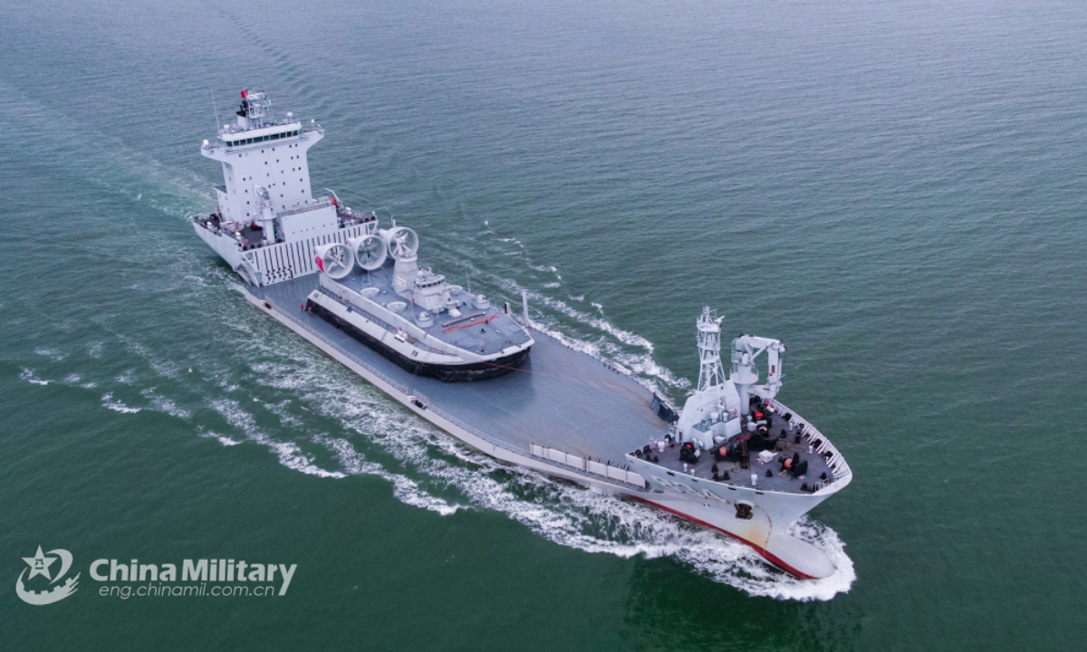 The minesweeper Suizhou (Hull 834) attached to a landing ship group with the navy under the PLA Southern Theater Command transports an air-cushioned landing craft (LCAC) to a specific location during the maritime transportation training on May 14, 2022. Photo: China Military