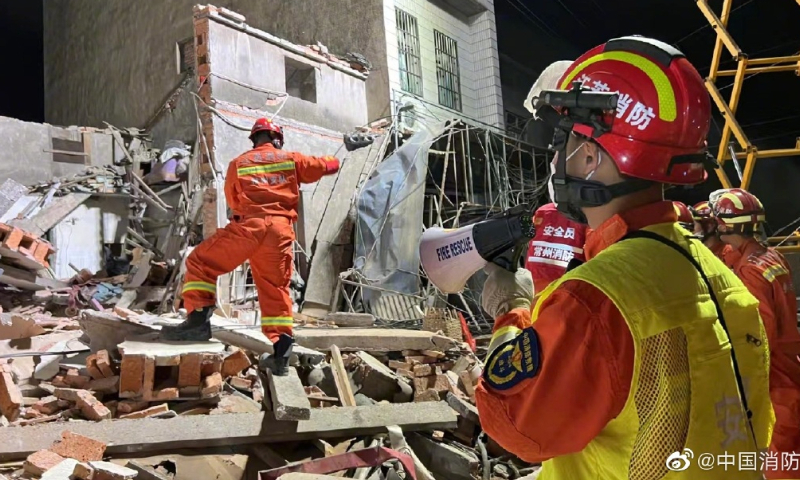 Firefighters at the explosion site Photo: Weibo account of Fire and Rescue Department, Ministry of Emergency Management