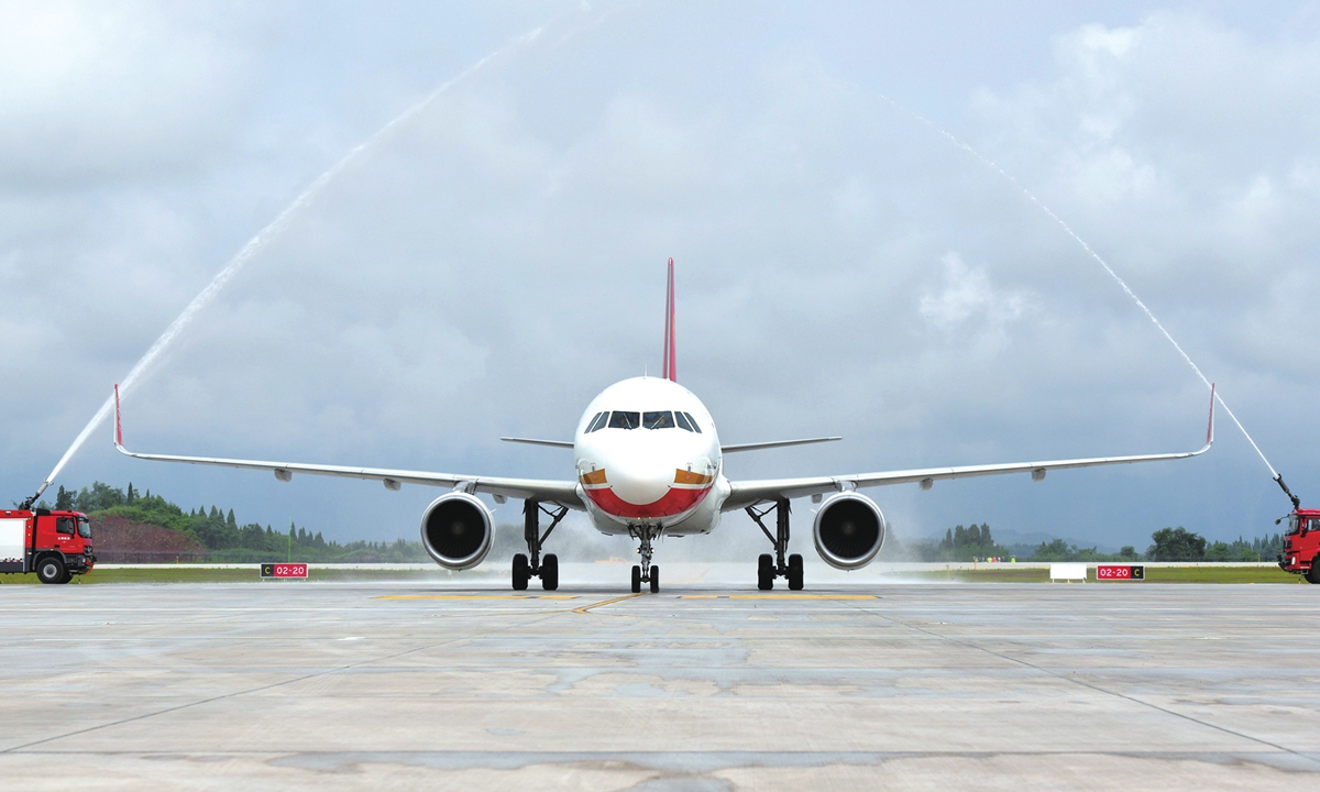 A Chengdu Airlines A320 lands at the newly opened Dazhou Jinya Airport in Dazhou, Southwest China's Sichuan Province, on May 19, 2022. The airport, which cost 2.66 billion yuan ($393.7 million), is designed to serve 2.35 million passengers a year and handle 21,000 tons of cargo annually by 2030. Photo: cnsphoto