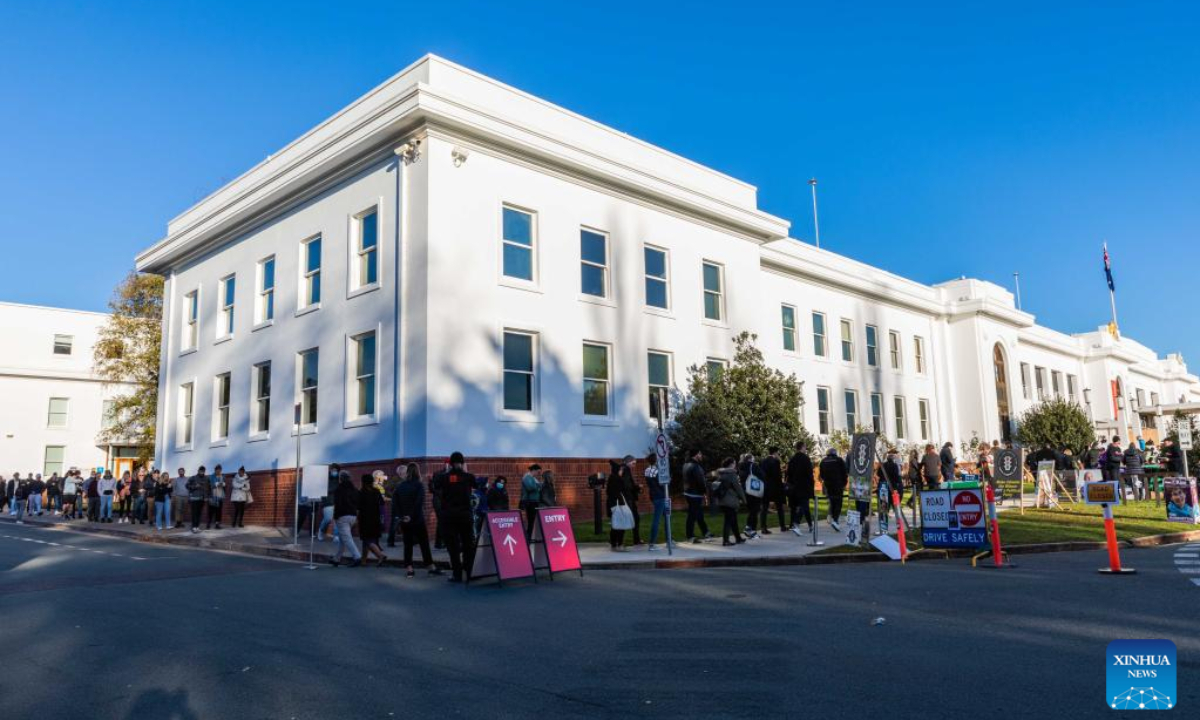 Voters queue to cast their votes at the Old Parliament House polling booth in Canberra, Australia, May 21, 2022. Australia's federal election kicked off on Saturday morning across the country, where either the Coalition or the Labor party need to garner a majority in a close-run contest. Photo:Xinhua