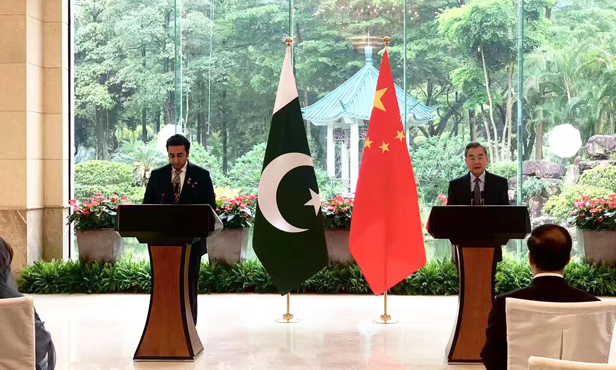 Chinese State Councilor and Foreign Minister Wang Yi (right) and Pakistani Foreign Minister Bilawal Bhutto Zardari attend a joint press briefing on Sunday. Photo: Courtesy of the Pakistani Embassy to China