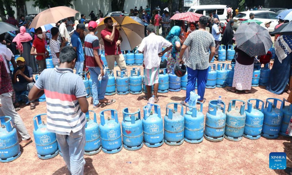 People queue up in front of gas stations due to fuel shortages in Colombo Global Times