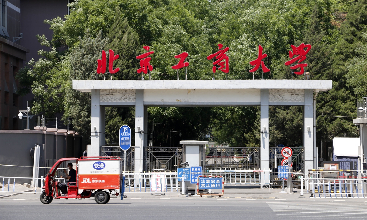 The south gate of the east campus of Beijing Technology and Business University is temporarily closed in Haidian district, Beijing on May 21, 2022. Photo: VCG