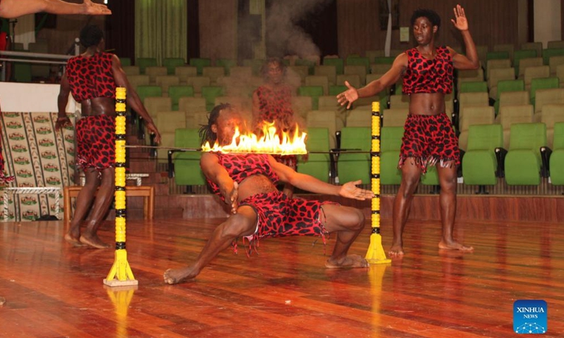 Acrobats perform at the Bomas of Kenya in Nairobi, Kenya on May 20, 2022.Photo:Xinhua