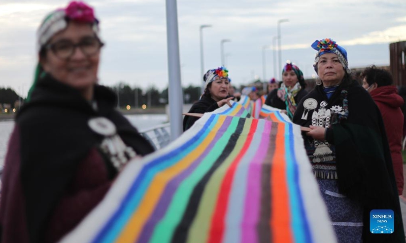 Mapuche women shows a loom weaving piece in Puerto Saavedra of Araucania, Chile, on May 21, 2022.Photo:Xinhua