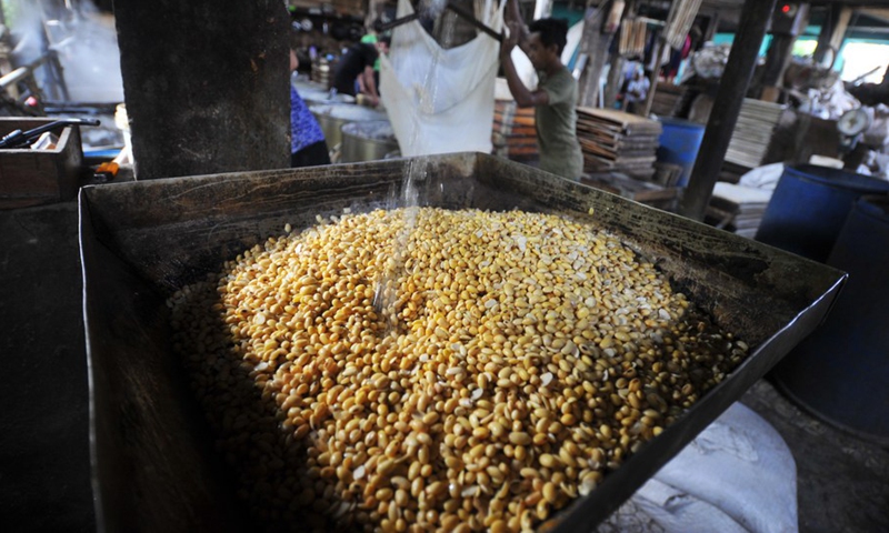 An Indonesian worker grinds soybean at a small-scale tofu factory in South Tangerang, Banten Province, Indonesia, July 10, 2019.(Photo: Xinhua)