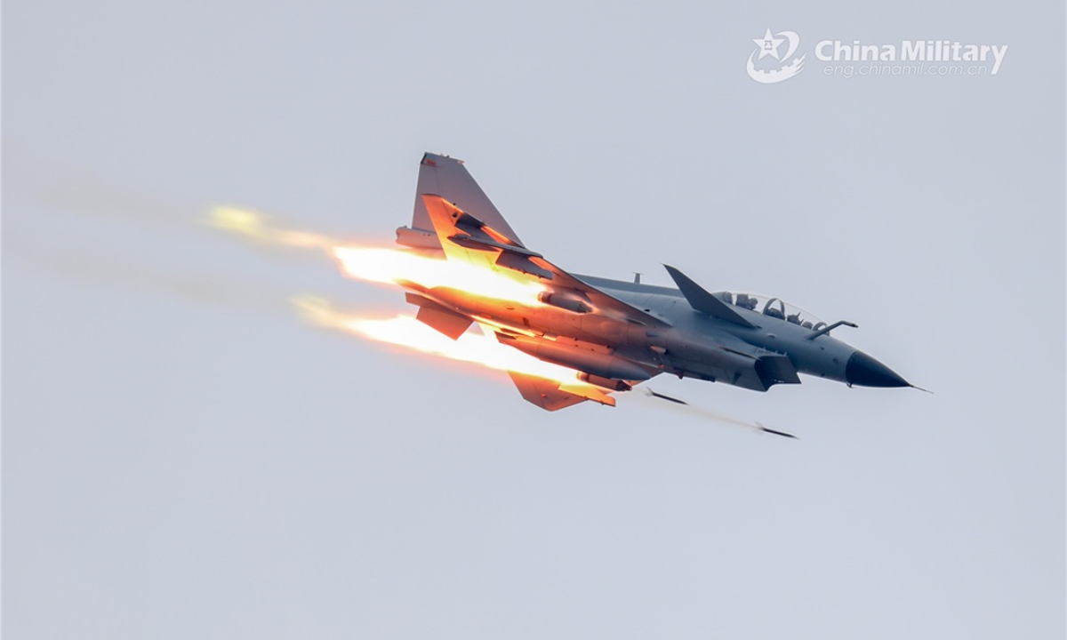 A fighter jet attached to an air force aviation brigade under the PLA Southern Theater Command conducts precision strike at the mock targets on the ground in the real-combat flight training on May 11, 2022. (eng.chinamil.com.cn/Photo by Li Zishao)